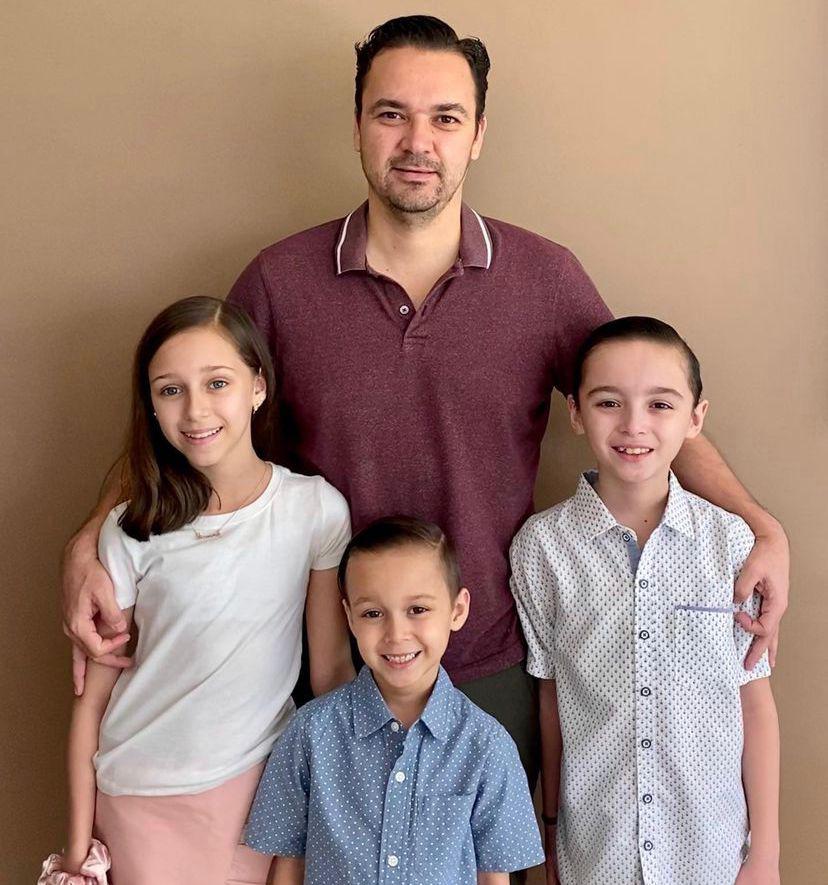 $!Ivanna, Sebastián y Sergio Ramos Hach alegran la vida de su papá, Sergio Ramos Gonzalez.