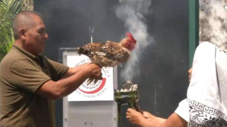 El ritual fue realizado en una terraza del segundo piso de la sede de la Cámara Alta del Congreso de la Unión.