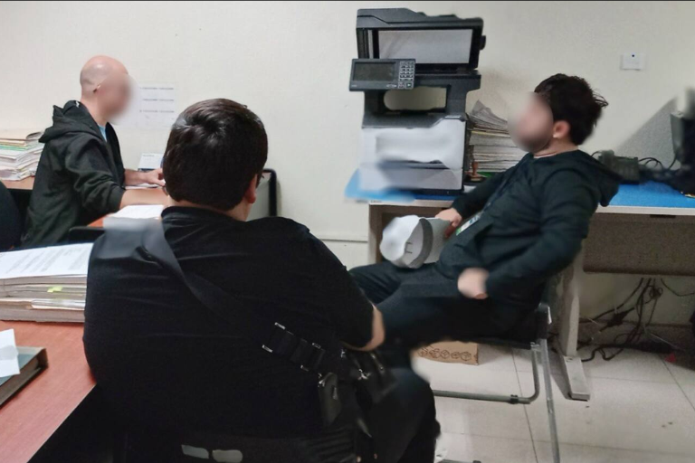 Llevan a Luis R. Conríquez a comparecer en Jalisco por interpretar corridos bélicos