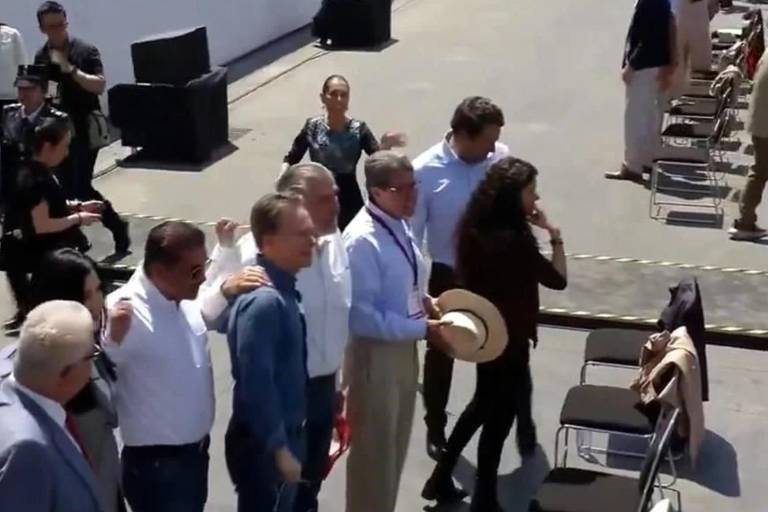 Líderes de Morena se disculpan con Sheinbaum por darle la espalda en mitin del Zócalo