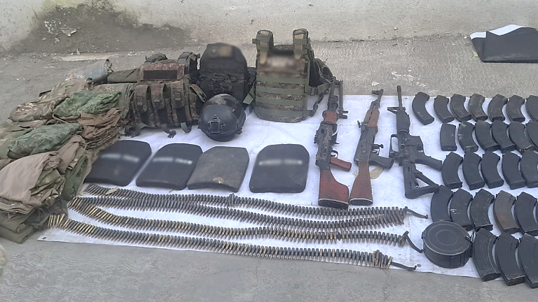 Equipo táctico y armamento asegurado por el Ejército Mexicano tras un despliegue en Escuinapa.