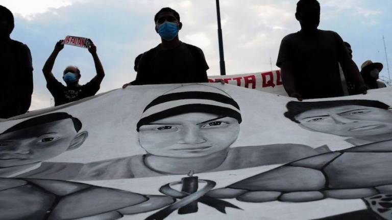 Gobierno publica conversaciones incompletas entre presuntos delincuentes y policías en caso Ayotzinapa