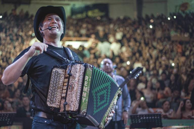 Remmy Valenzuela regresa a los escenarios