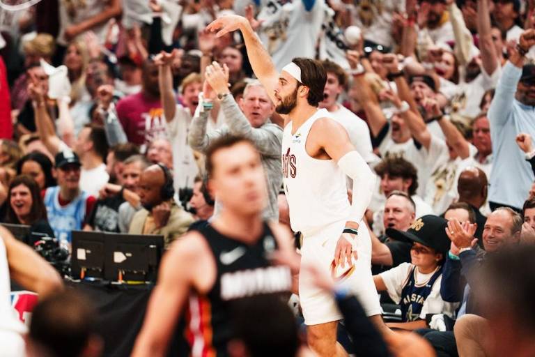 Cavaliers dominan al Heat 121-112 y toman ventaja 2-0 en la serie de playoffs
