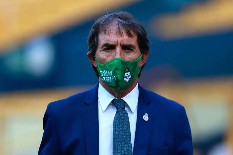 Santos Laguna anunció que Guillermo Almada seguirá como director técnico