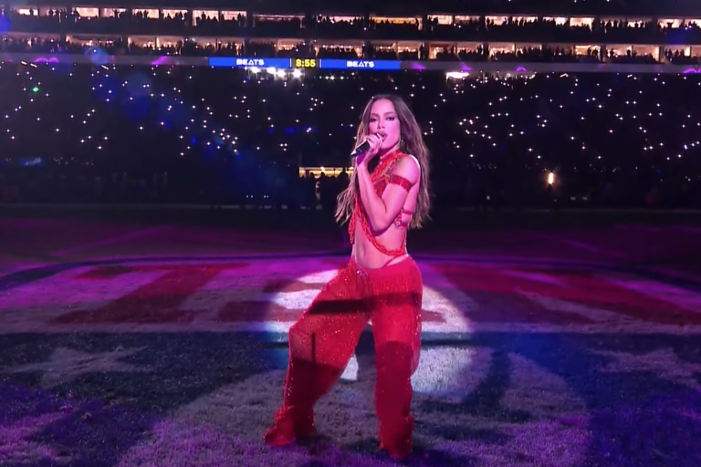 Pone Anitta el flow en show de medio tiempo de la NFL