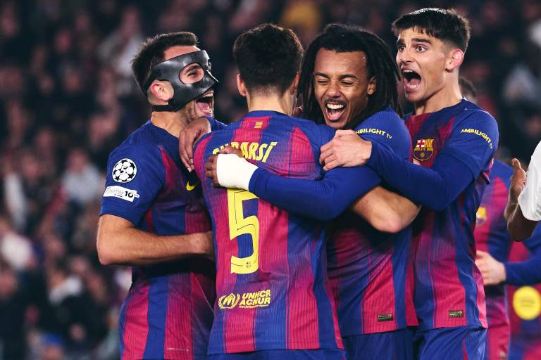 La testa de Jules Kounde rescata al Barcelona de otra debacle en la ‘Champions’