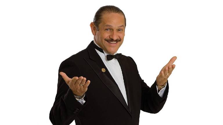 El comediante Teo González es hospitalizado tras sufrir infarto; se reporta estable