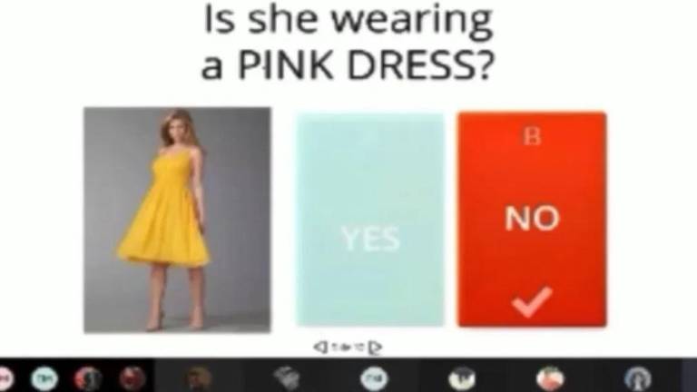 El hecho sucedió mientras la profesora daba su clase y al llegar su pareja comenzó a reclamar que había tomado su equipo de computo.