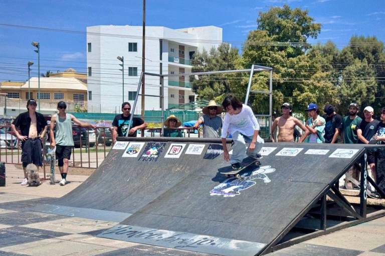 Inicia Santa Patinada bajo un ambiente de buena vibra y camaradería en Mazatlán