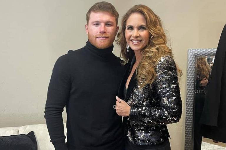 Canelo Álvarez le da ‘serenata’ a Lucero con Mijares como testigo