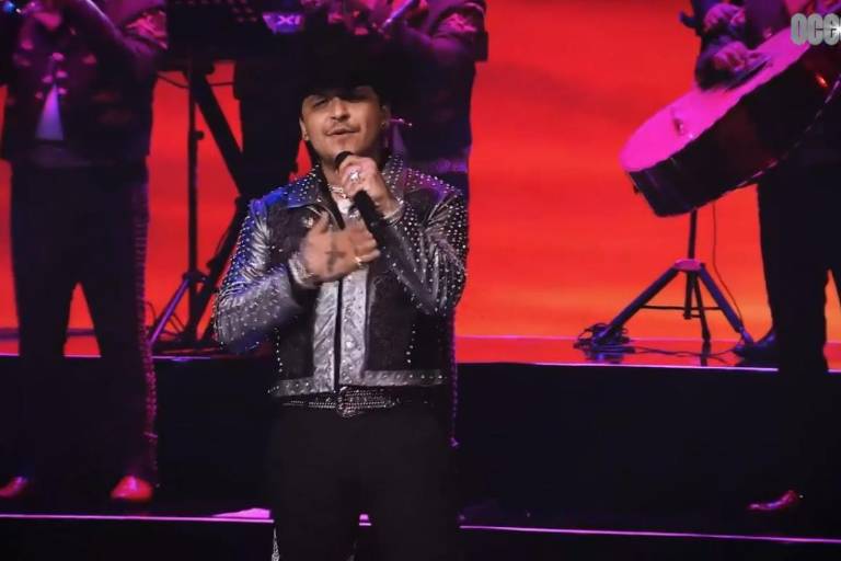 Christian Nodal muestra su apoyo a Colombia en concierto online