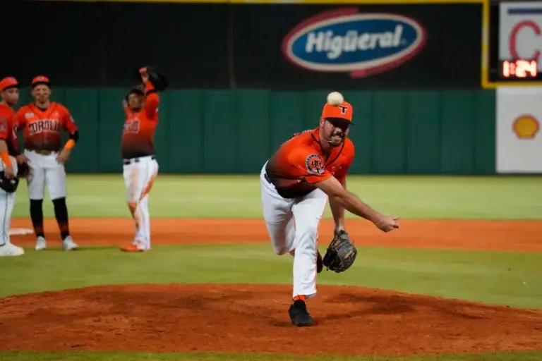 Tanner Kiest llega proveniente de Algodoneros.