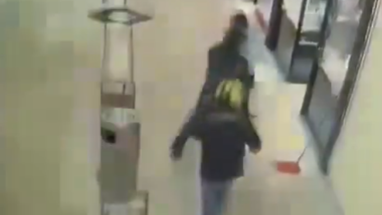 El hecho sucedió la tarde de este lunes en la plaza comercial de la colonia de San Miguel, en Culiacán.