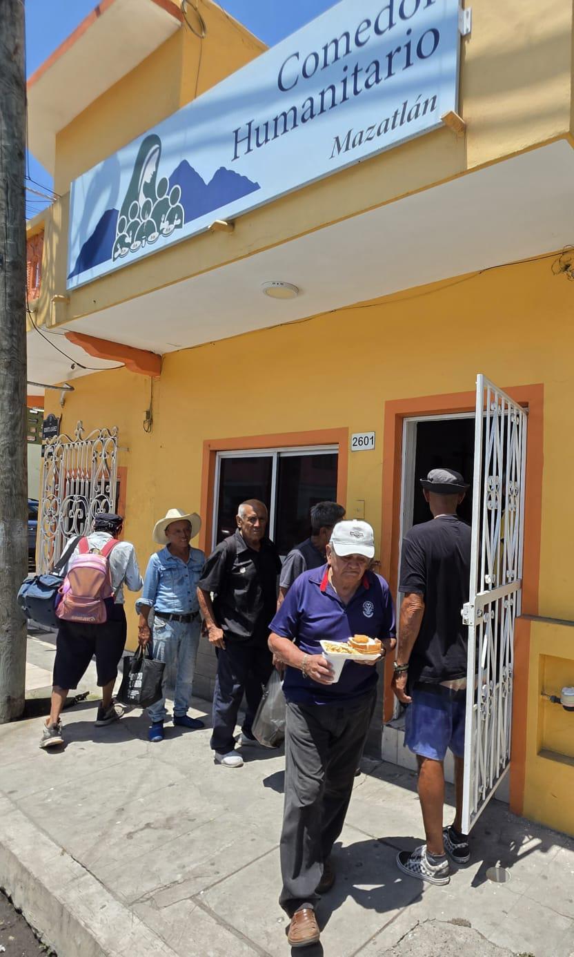 $!Comedor Humanitario reparte alimento y esperanza a más de mil personas cada mes en Mazatlán