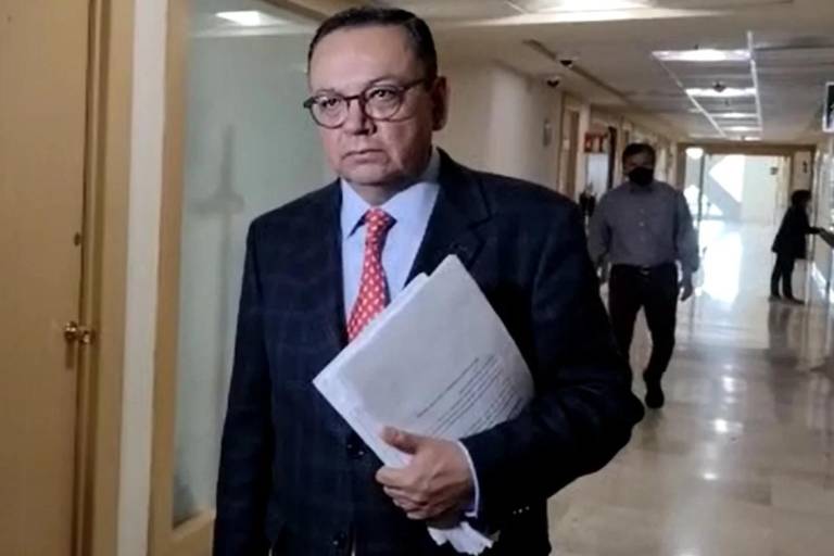 Senador presenta solicitud de juicio político contra Yasmín Esquivel