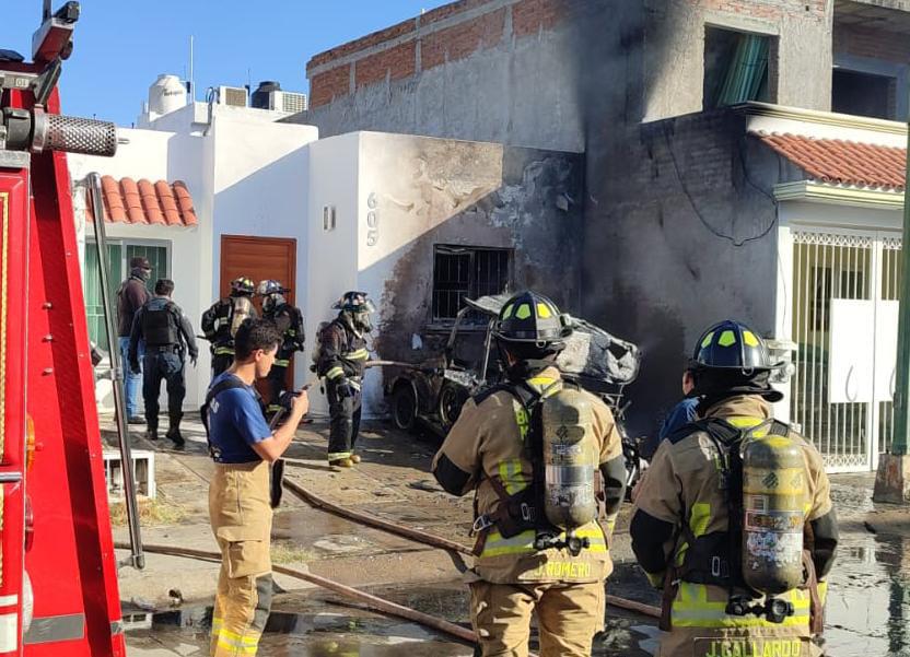 $!Pulmonía se incendia y afecta vivienda en Mazatlán