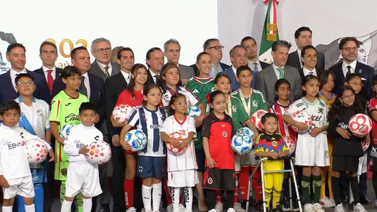 Claudia Sheinbaum se tomó la foto del recuerdo con los dueños de clubes de la Liga MX.