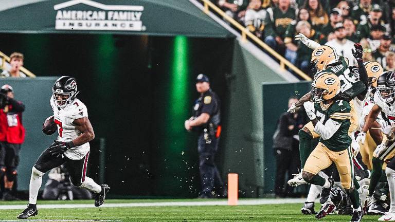 Bijan Robinson tuvo un encuentro de dos anotaciones para los Falcons.