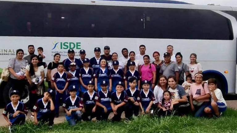 La Delegación de Sinaloa 7-8 años de beisbol partió a la capital del país.