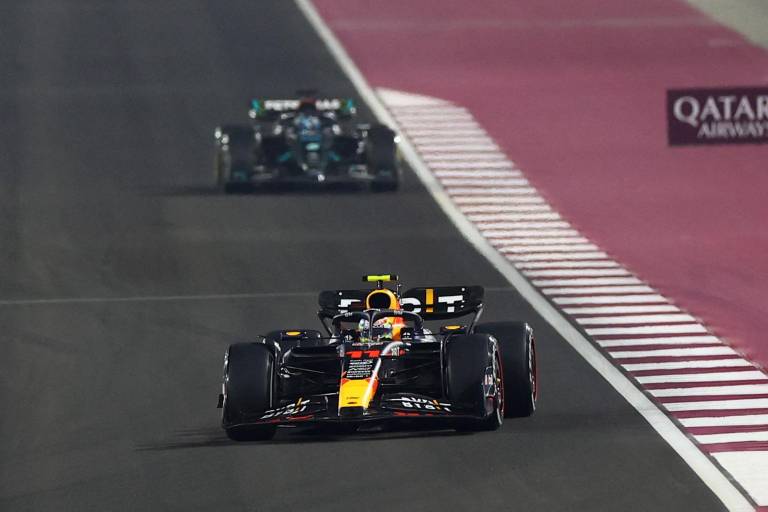 Max Verstappen gana el GP de Catar; ‘Checo’ Pérez remonta pese a sanciones y finaliza décimo