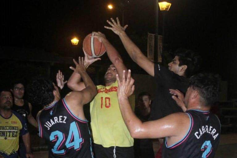 El Velero registra semana productiva en la cancha Casa Hogar de baloncesto