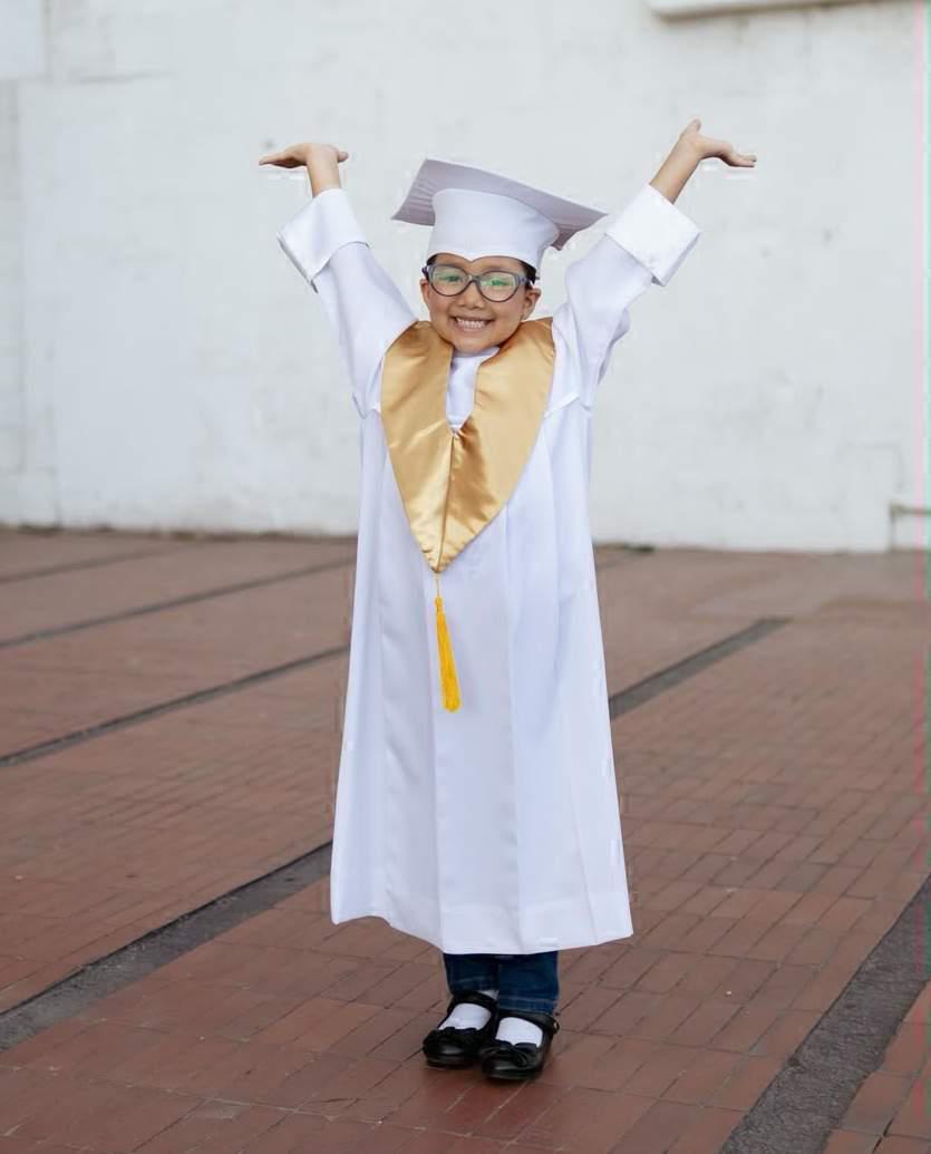 $!Victoria Vallejo Gallardo celebró la conclusión de su etapa de preescolar durante una ceremonia realizada en el Teatro Antonio Haas.