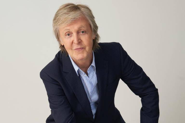 ‘Sé cool’, dice Paul McCartney al vacunarse contra el Covid-19 e invitar a hacerlo
