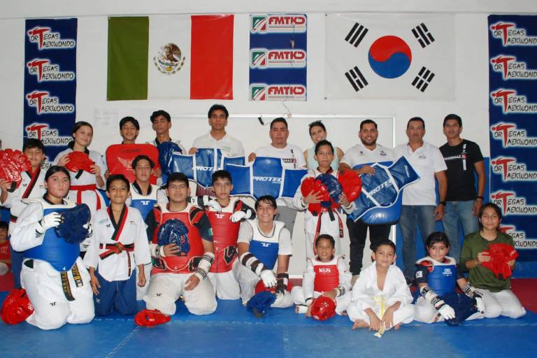 Entrega Imdem material a la escuela Ortega’s TKD, ubicada en Lomas del Ébano