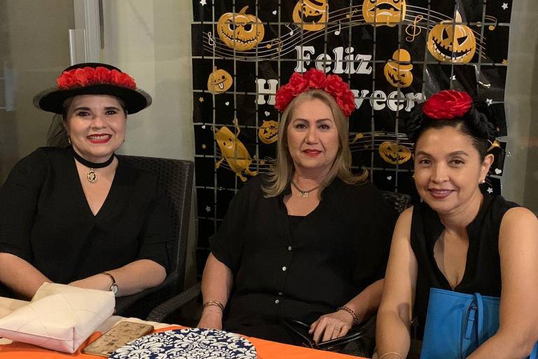 Viven Noche de Catrinas ex alumnas del Colegio Montferrant