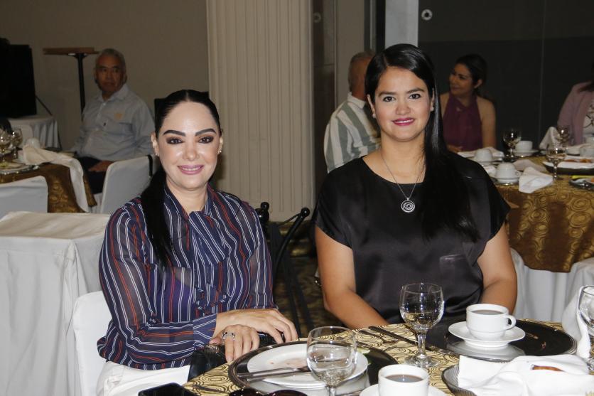 $!Celebran periodistas a la maestra ‘Techa’ en el Día de la Libertad de Expresión