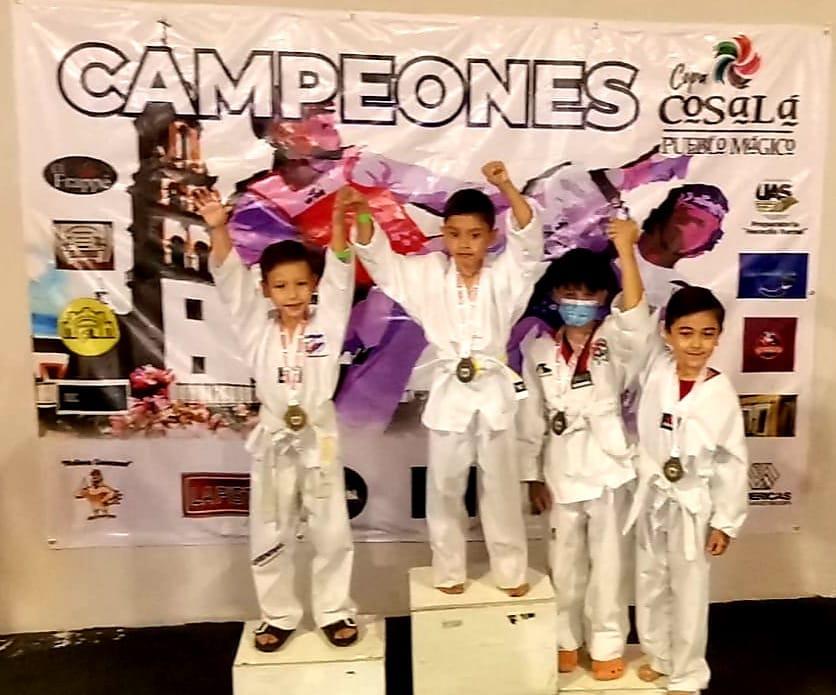 $!Mazatlecos regresan con primeros lugares de la Copa Cosalá de Taekwondo