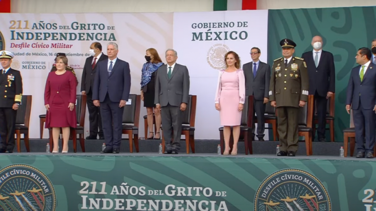 Presidente Andrés Manuel López Obrador junto al mandatario cubano, Miguel Mario Díaz-Canel Bermúdez, y sus respectivas esposas.
