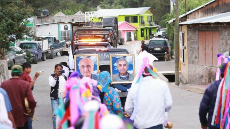 La comunidad de Cerocahui, Chihuahua, recordó el martes a los sacerdotes jesuitas Javier Campos y Joaquín César Mora, y al guía de turistas Pedro Palma, en su primer aniversario luctuoso.