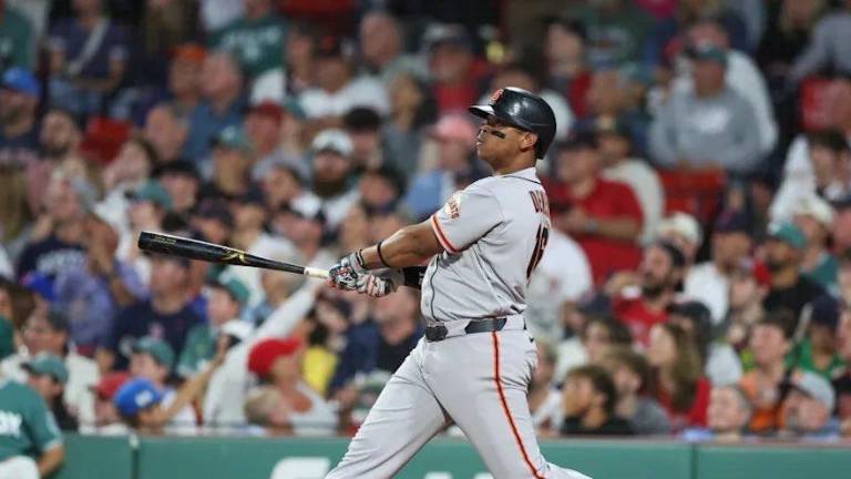 Rafael Devers podría someterse a una cirugía por una lesión en la musculatura central.