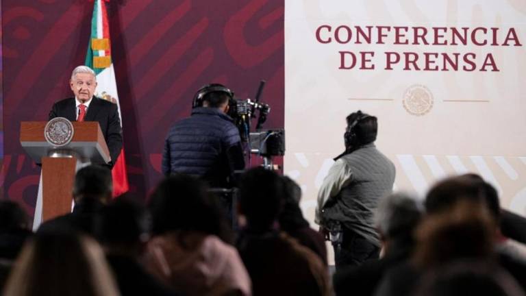 Andrés Manuel López Obrador habla en la conferencia sobre el costo de combatir el crimen organizado.