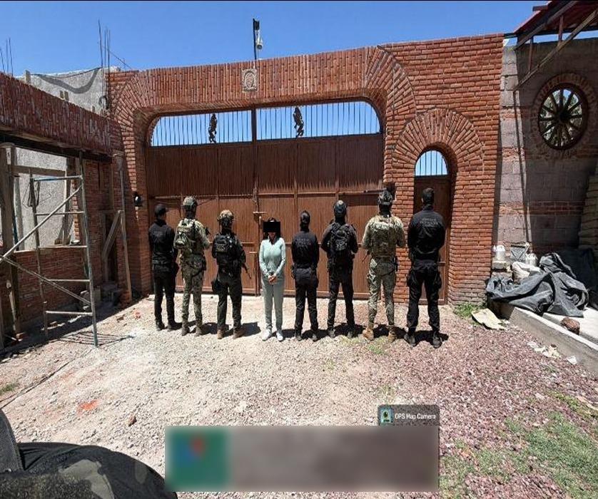 $!Aseguran vehículos, armas y animales exóticos tras cateo en Edomex