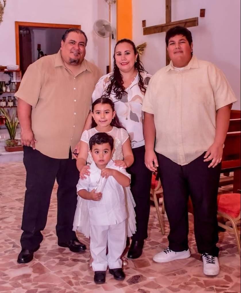 $!Emilio Loubet Velarde y Lupita Lerma Zataráin junto a sus hijos Sebastián, Regina y el pequeño Emilio.