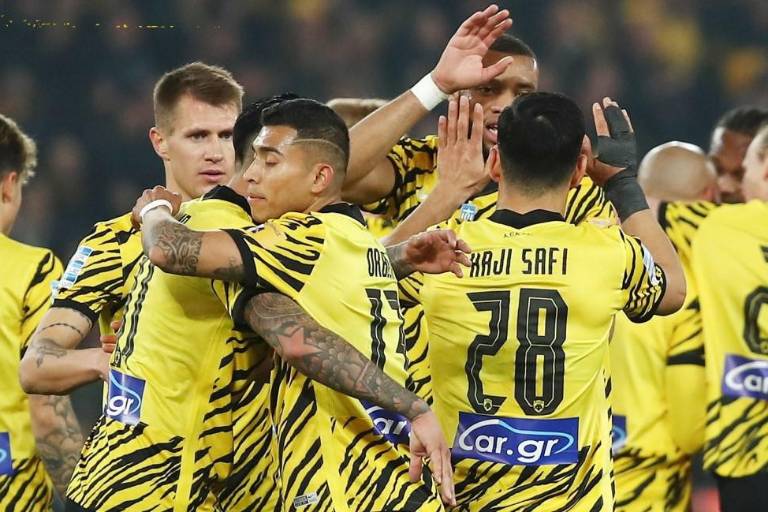 Orbelín Pineda anota y el AEK Atenas es líder en Grecia