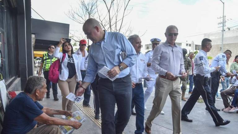 En la Zona 30 de Ahome, autoridades emitieron mensajes alusivos y se distribuyeron papeletas con información preventiva de educación vial.
