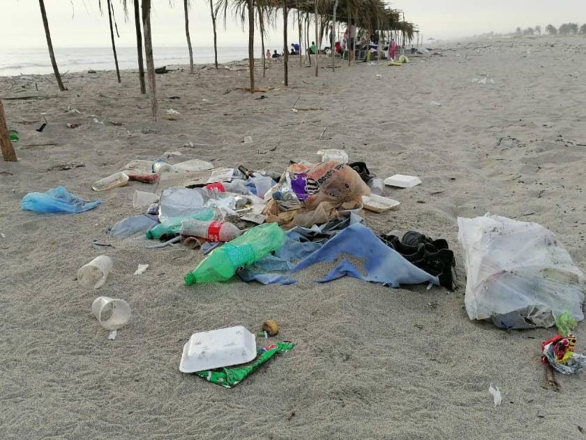 Turistas dejan su basura en playas de Rosario