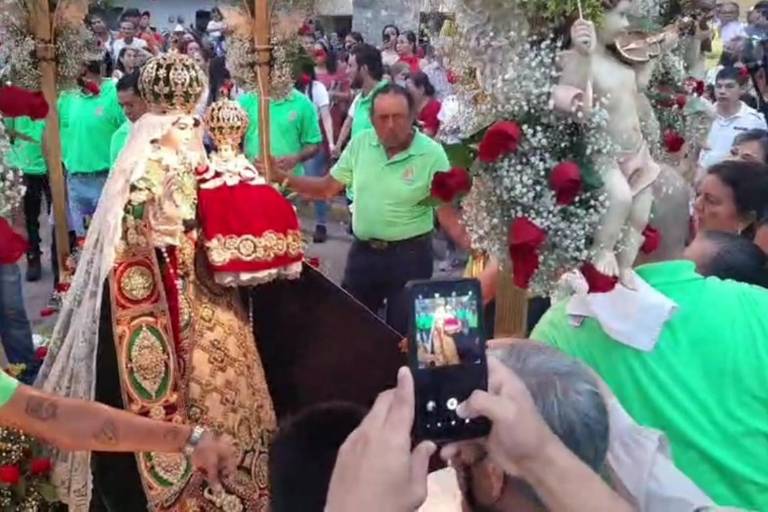 Pese a la amenaza de huracán, feligreses cumplen con Nuestra Señora del Rosario