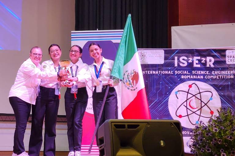 Estudiantes mazatlecas llenan de orgullo y son ejemplo para los jóvenes