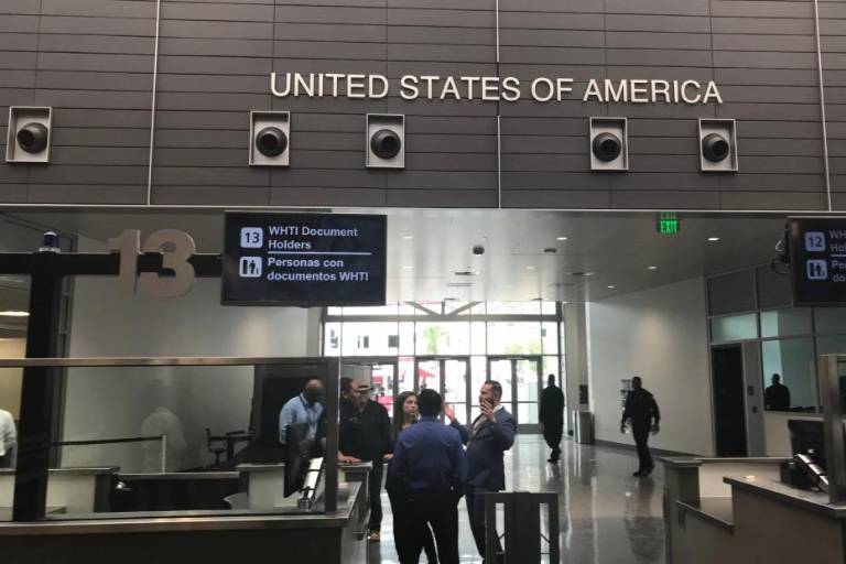 Gobierno de EU tomará fotos y datos biométricos de extranjeros que crucen su frontera