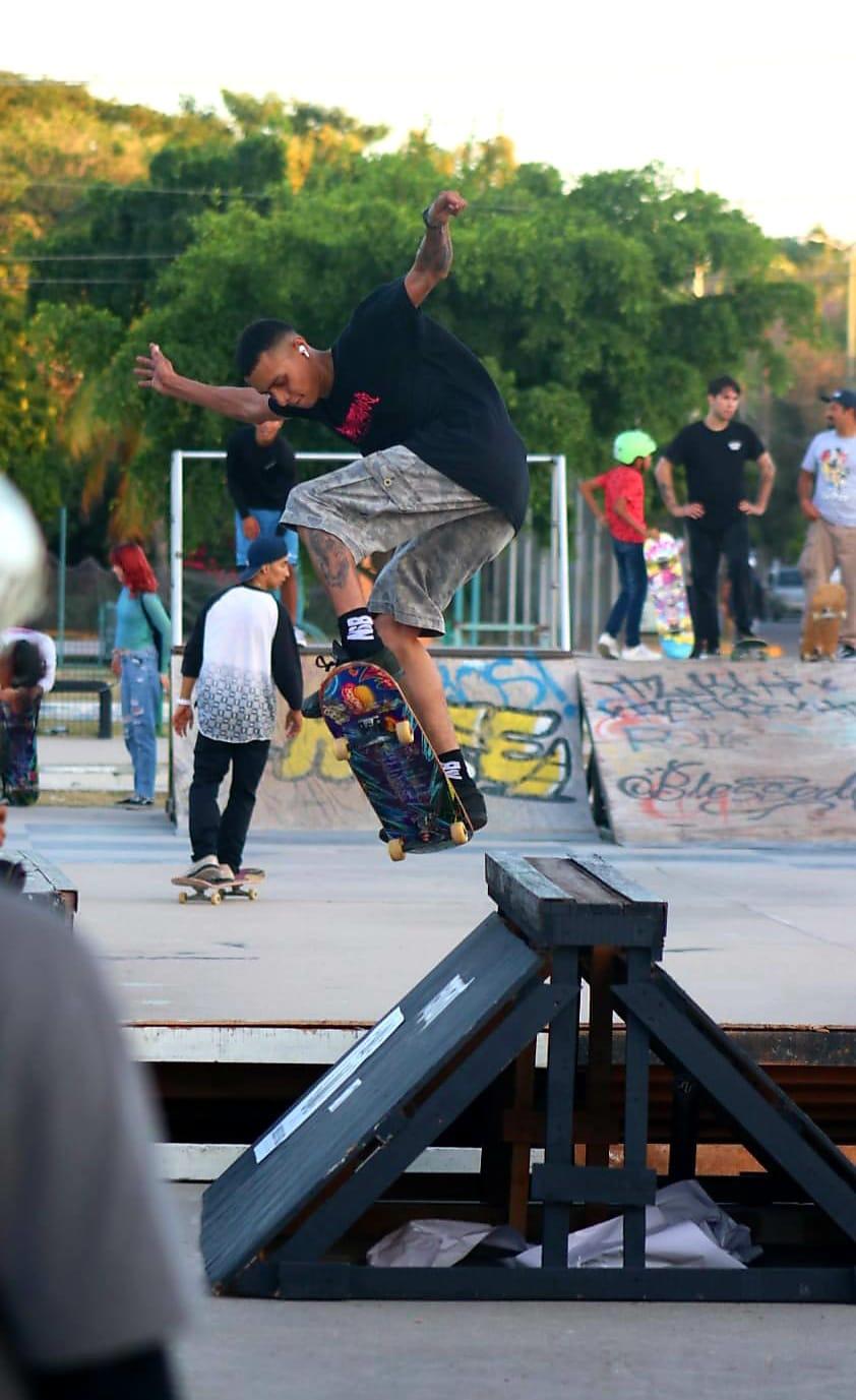 $!Celebran el Clásico Navideño de Skateboarding en el Parque Lineal KM-0