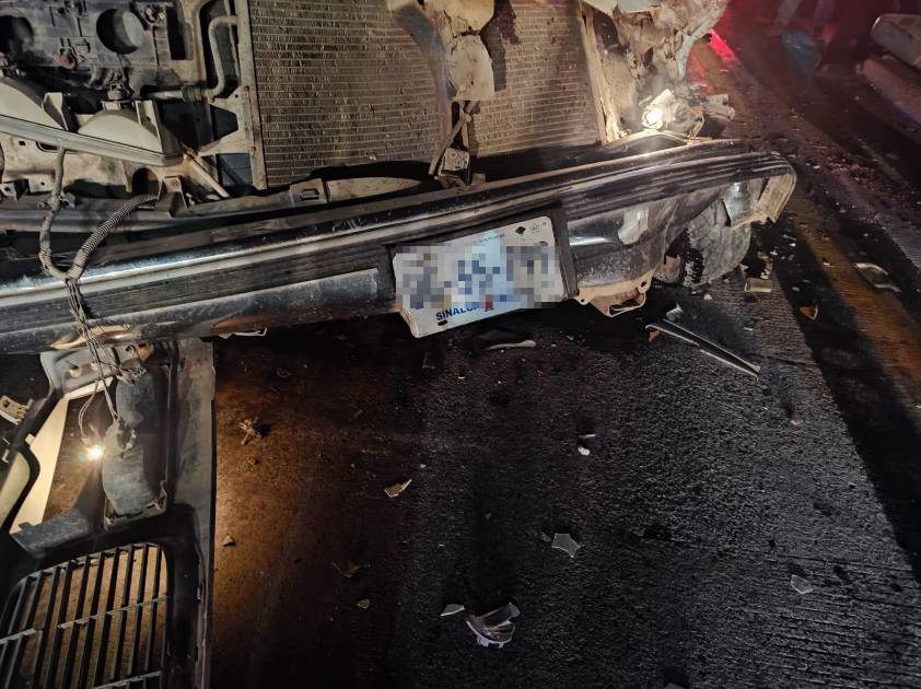 Se registra choque frontal entre dos vehículos en Rosario
