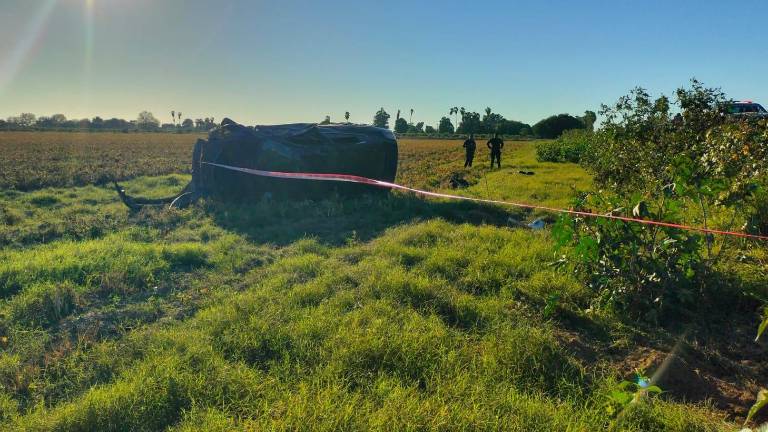 Elementos de auxilio y autoridades realizaron peritajes en la carretera El Guayabo–Higuera de Zaragoza tras el fatal accidente.