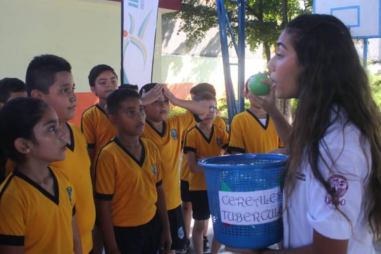 Aprenden niños de la Primaria Ford 31 sobre buenos hábitos alimenticios y la importancia de la cultura física