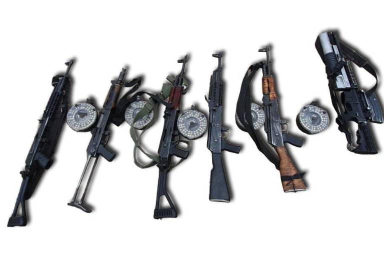 Detienen a tres con un arsenal en la sierra de Badiraguato