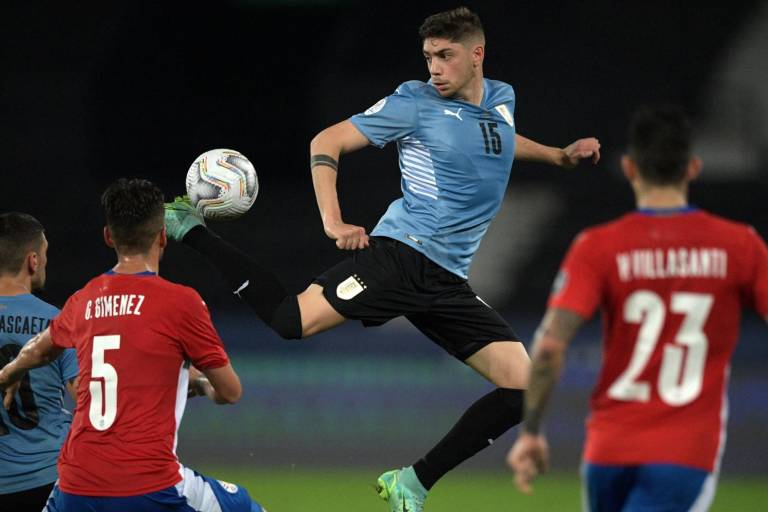 Uruguay se califica a cuartos de final de la Copa América a costa de Paraguay